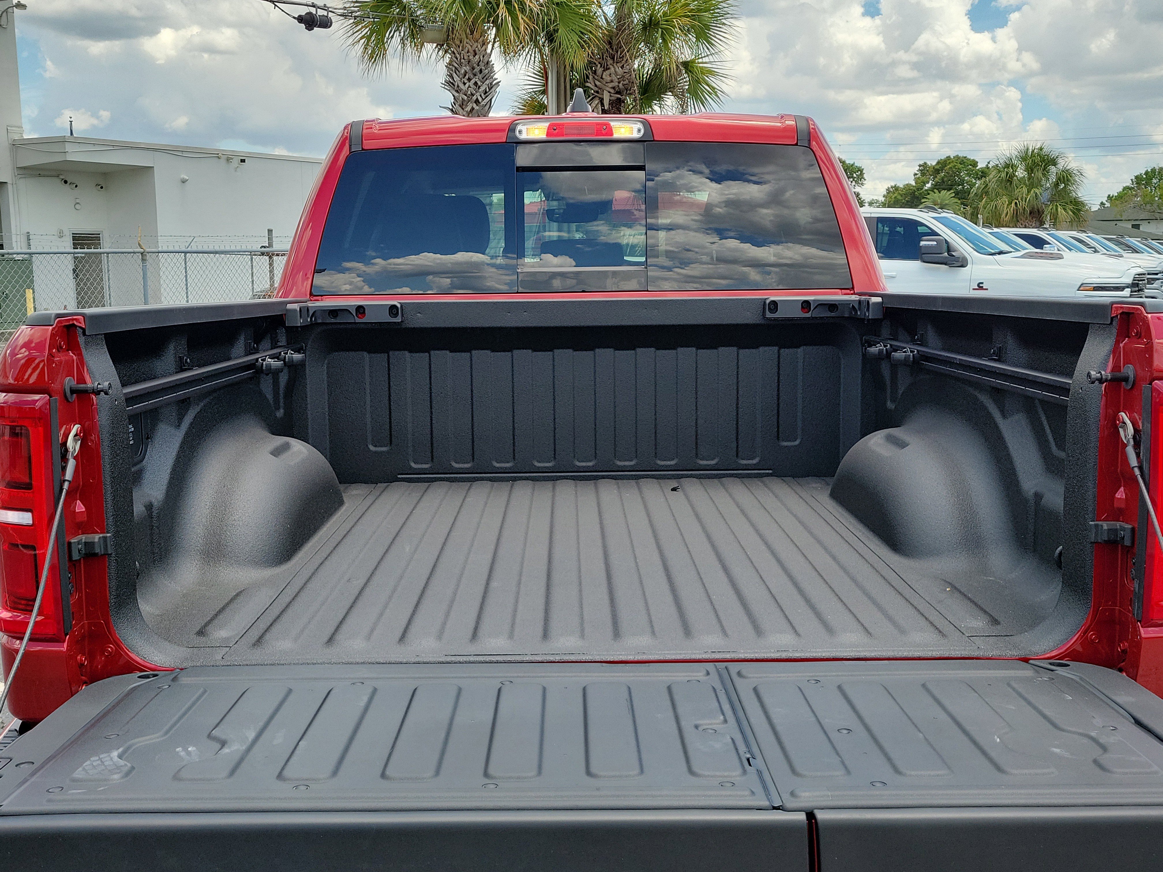 New 2026 Molten Red Pearl-Coat Exterior Paint RAM Limited image 7