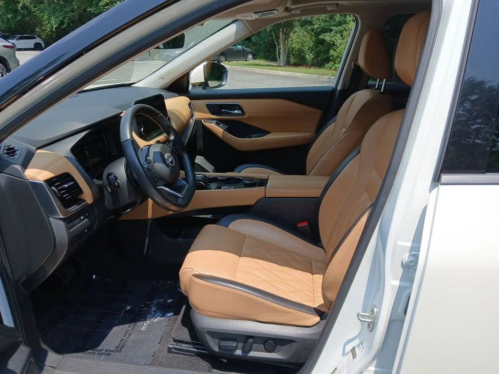 Used 2023 White Nissan Platinum image 20