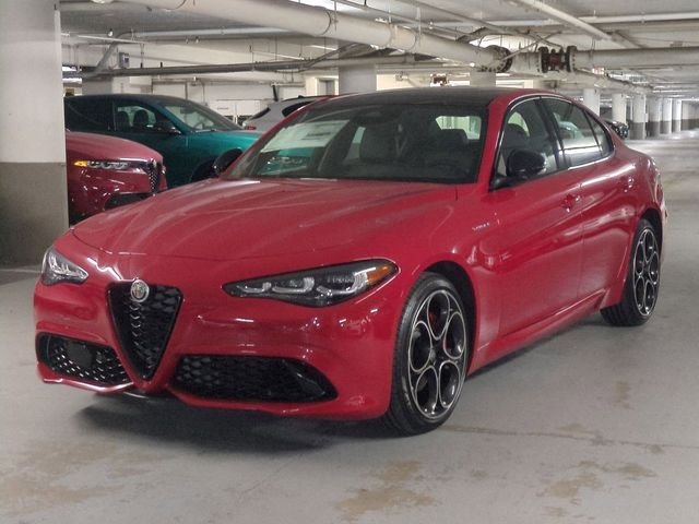 New 2025 Alfa Rosso (Red) Exterior Paint Alfa Romeo Base image 3