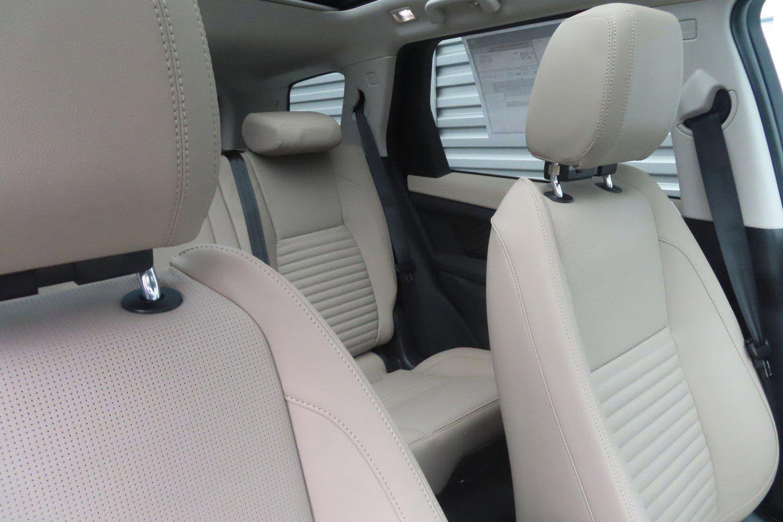 Used 2023 Lantau Bronze Metallic Land Rover S image 4