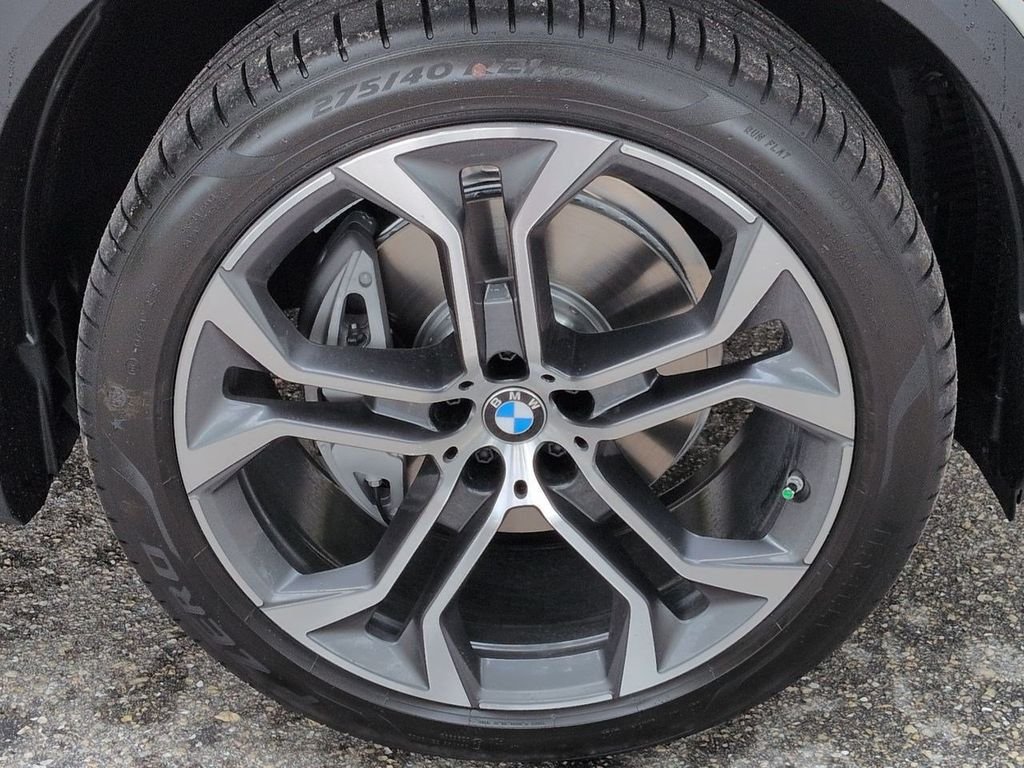 New 2026 Alpine White BMW xDrive40i image 11