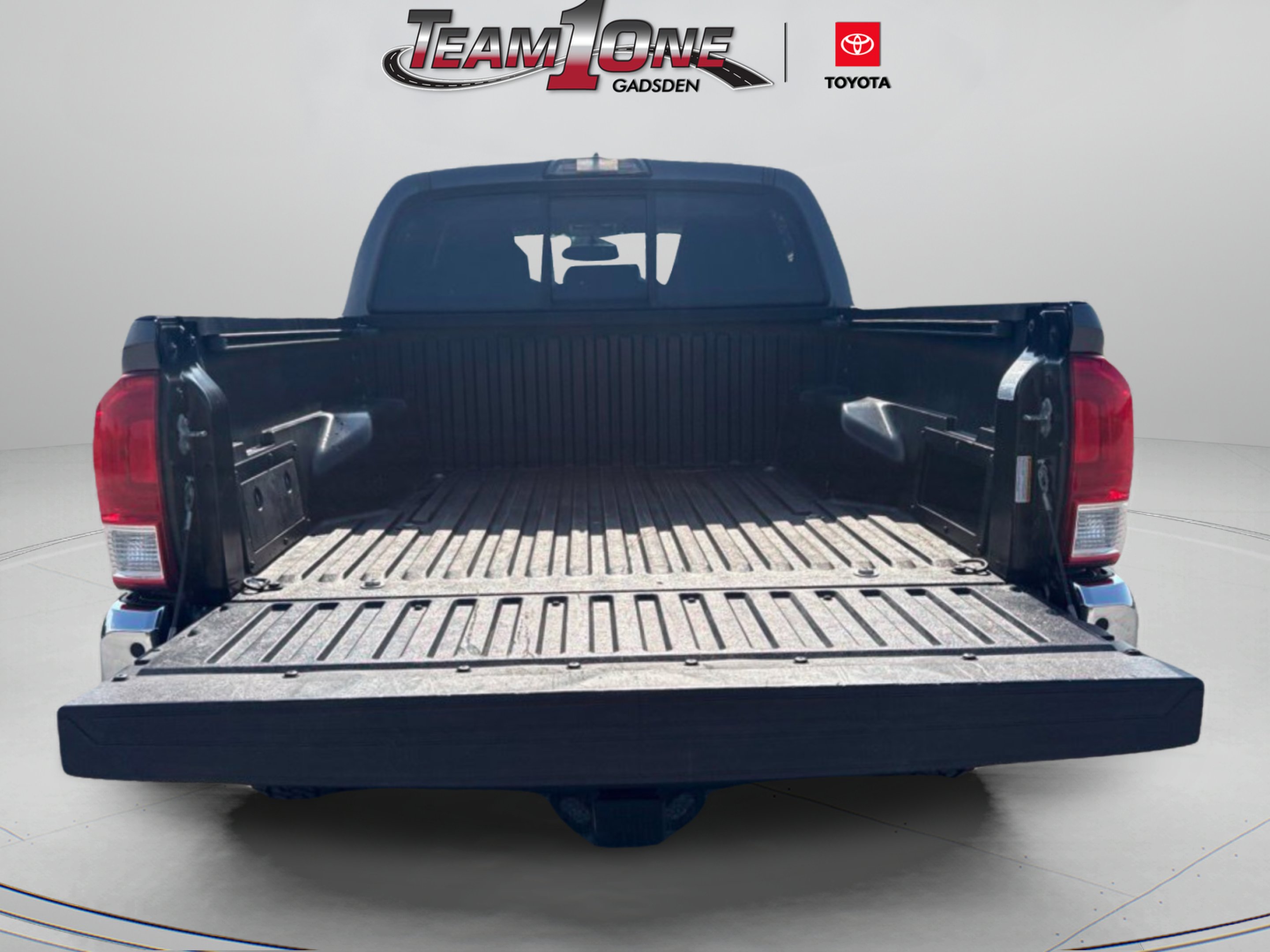 Used 2017 Magnetic Gray Metallic Toyota SR5 image 8