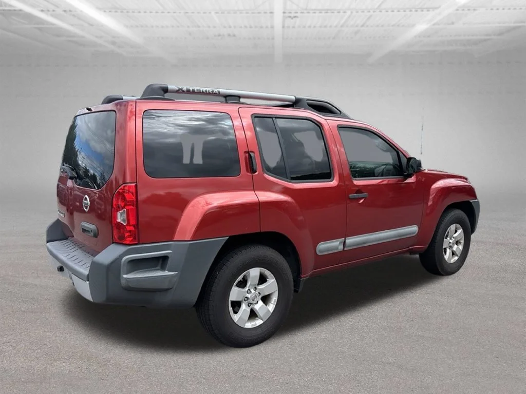 Used 2012 Red Nissan S image 3