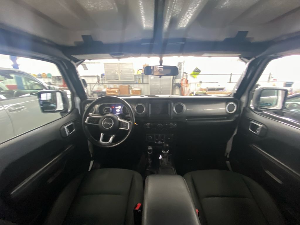 Used 2021 White Jeep Unlimited Sahara image 9