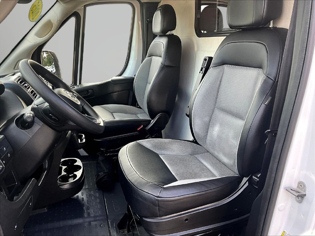 Used 2025 White Ram Base image 21