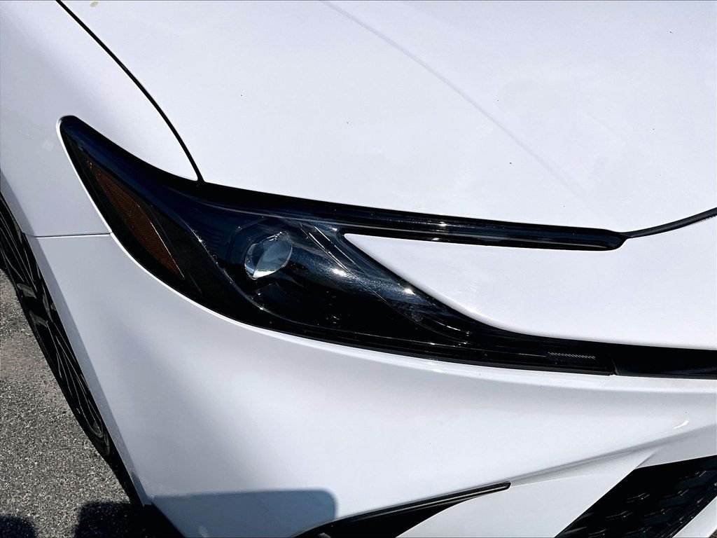 Used 2025 White Toyota SE image 33
