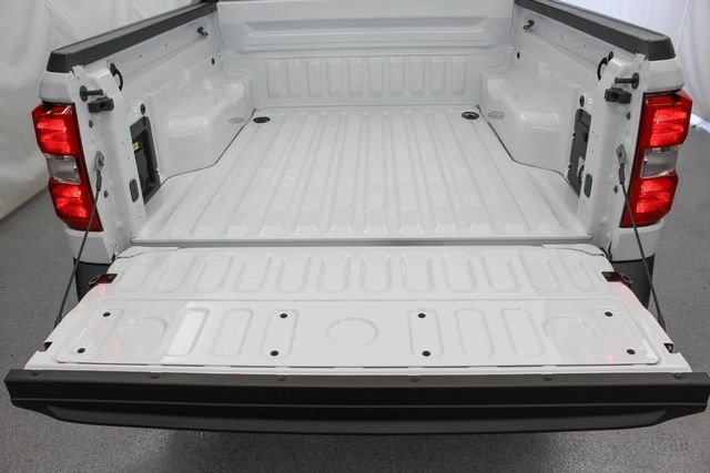 New 2026 Oxford White Ford XLT image 9