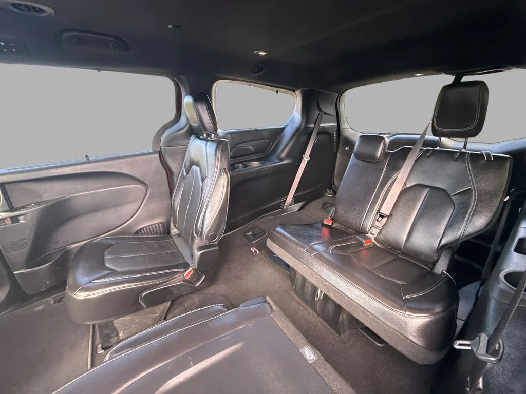Used 2022 Red Chrysler Touring L image 13
