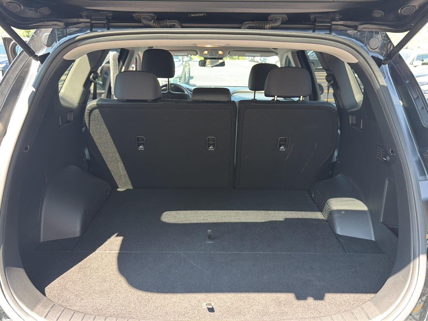 Used 2020 Twilight Black Hyundai SE image 14