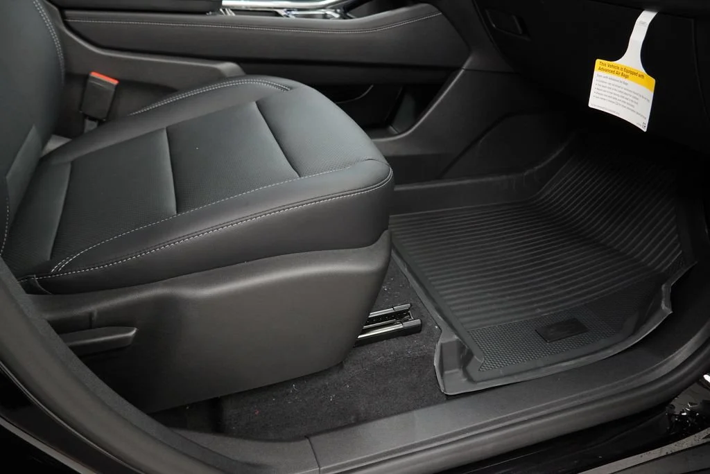 New 2027 Mosaic Black Metallic Chevrolet LT image 32