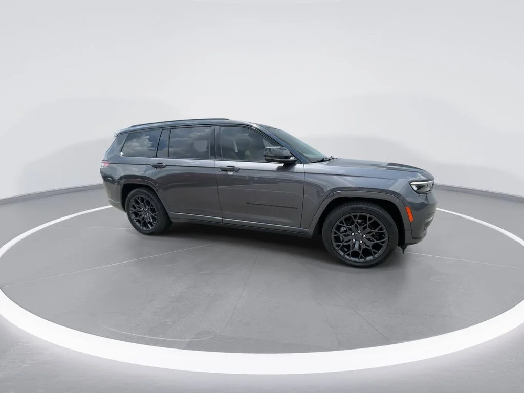 Used 2024 Gray Jeep Summit image 2