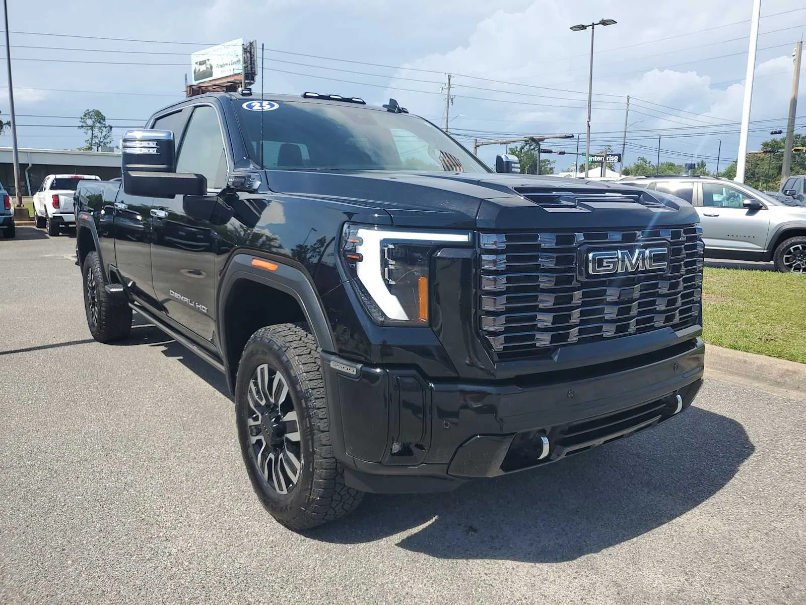 Used 2025 Onyx Black GMC Denali Ultimate image 8