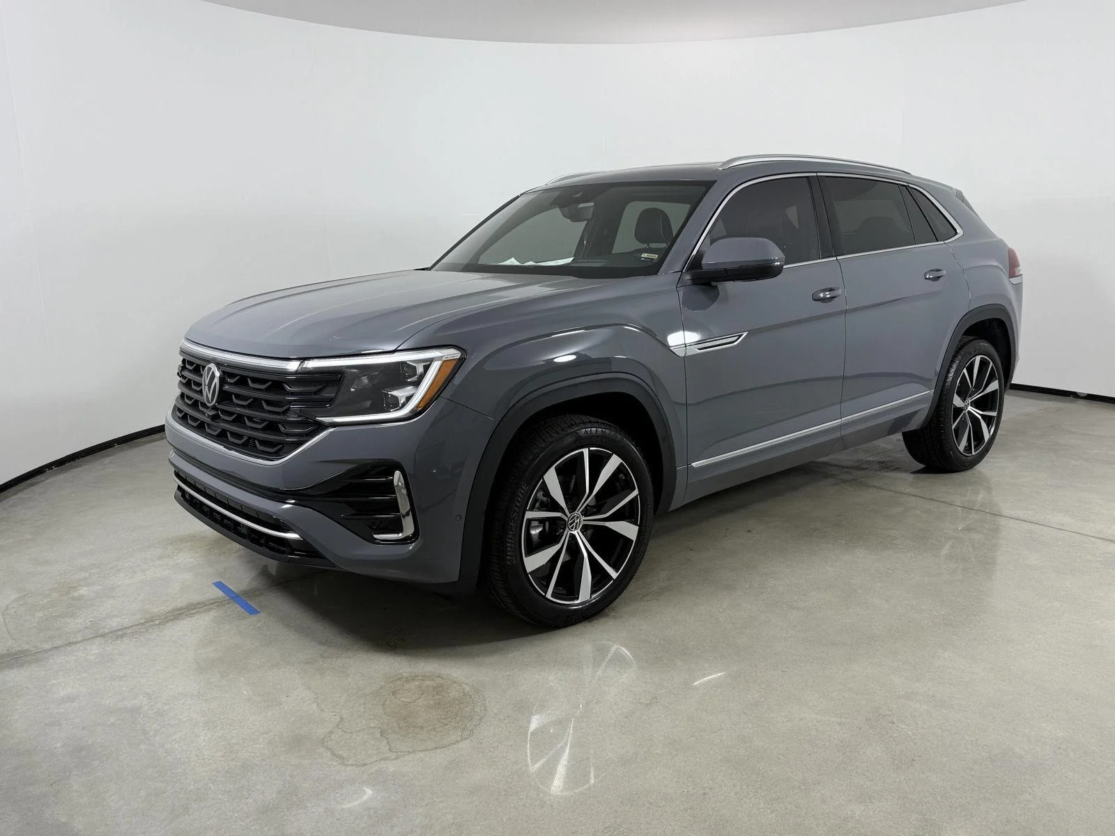 New 2026 Pure Gray Volkswagen 2.0T SEL Premium R-Line image 1