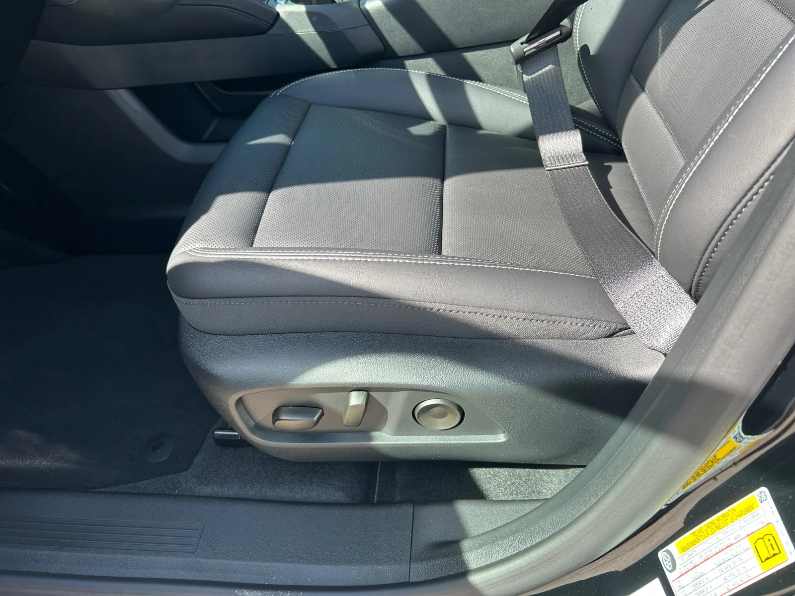 New 2027 Ebony Twilight Metallic GMC AWD Elevation image 15