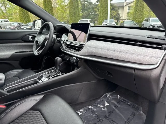 Used 2024 Bright White Clearcoat Jeep Latitude image 11