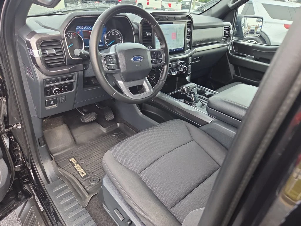 Used 2023  Ford XLT image 12
