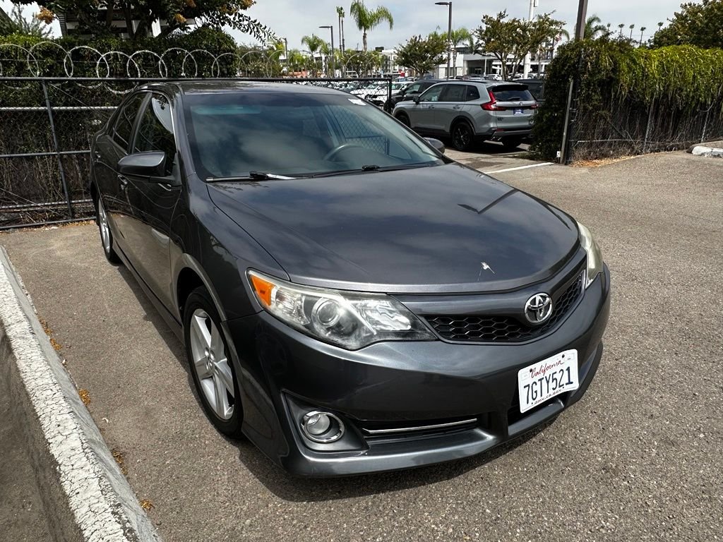 Used 2014 Gray Toyota SE image 14