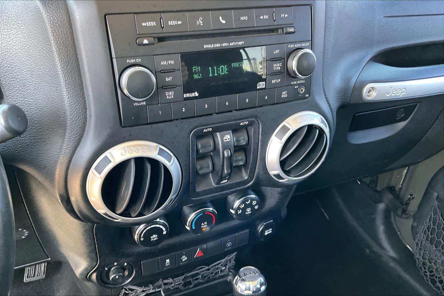 Used 2015 Tank Clearcoat Jeep Sahara image 30