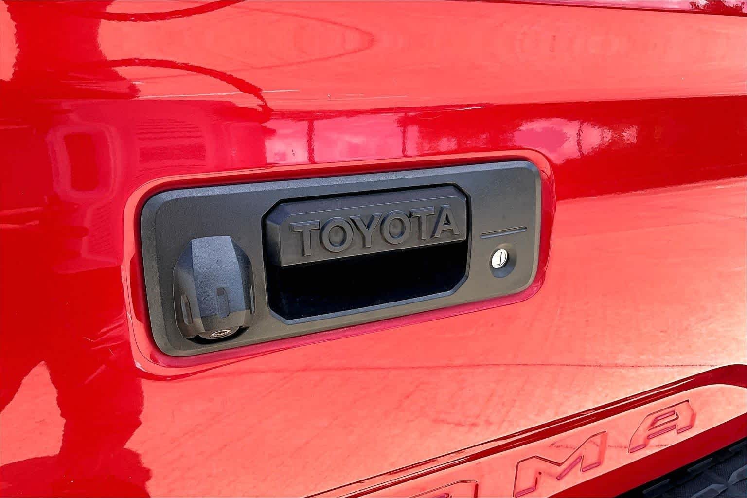 Used 2016 Barcelona Red Metallic Toyota SR5 image 31