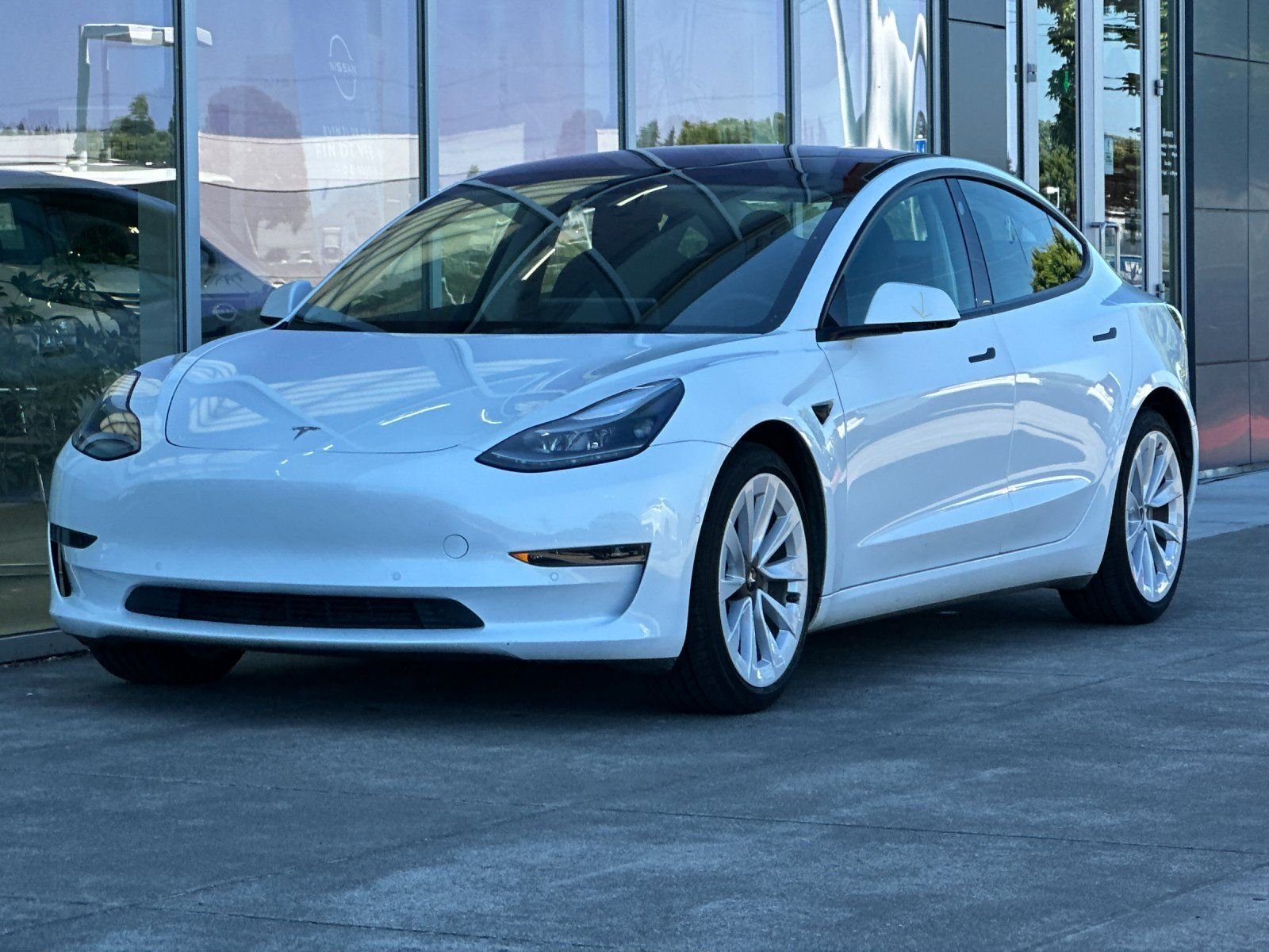 Used 2022 White Tesla Base image 7