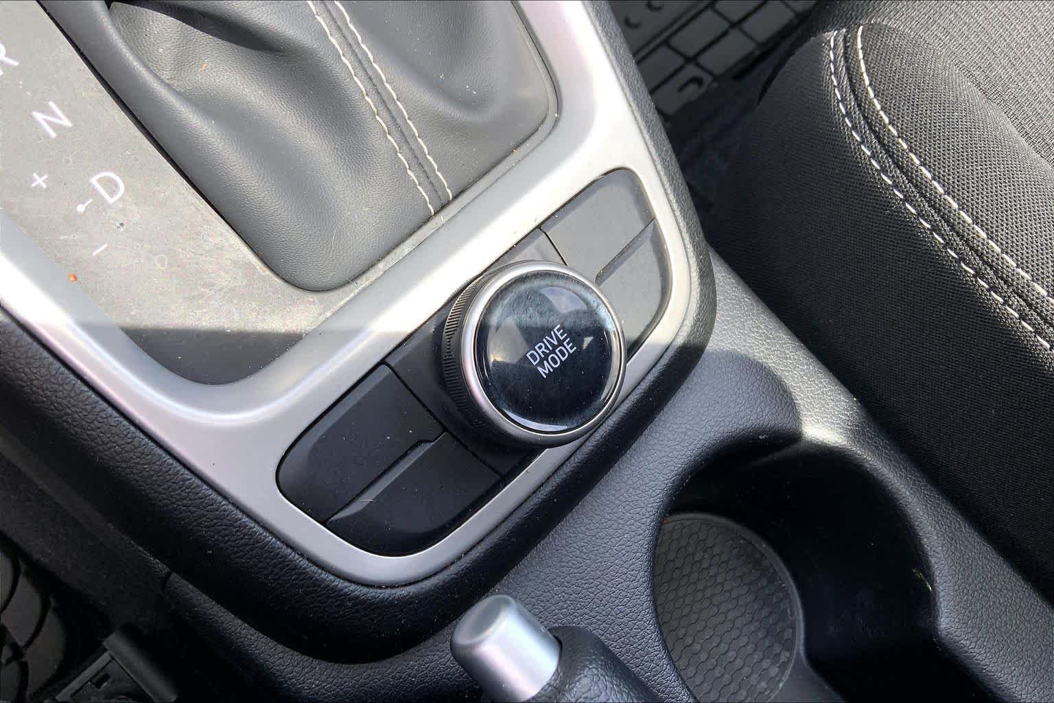 Used 2025 Lunar White Hyundai SEL image 36