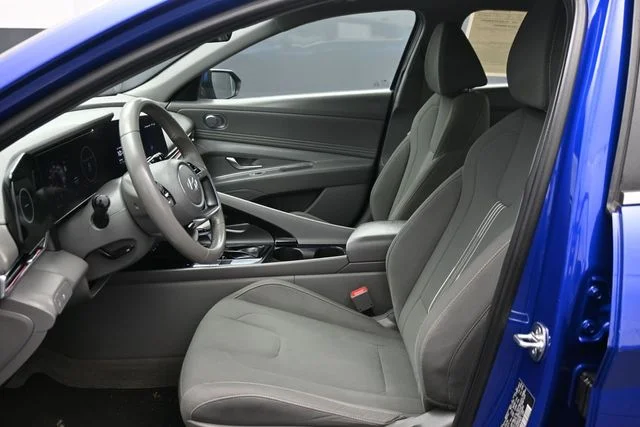 Used 2024 Blue Hyundai SEL image 6