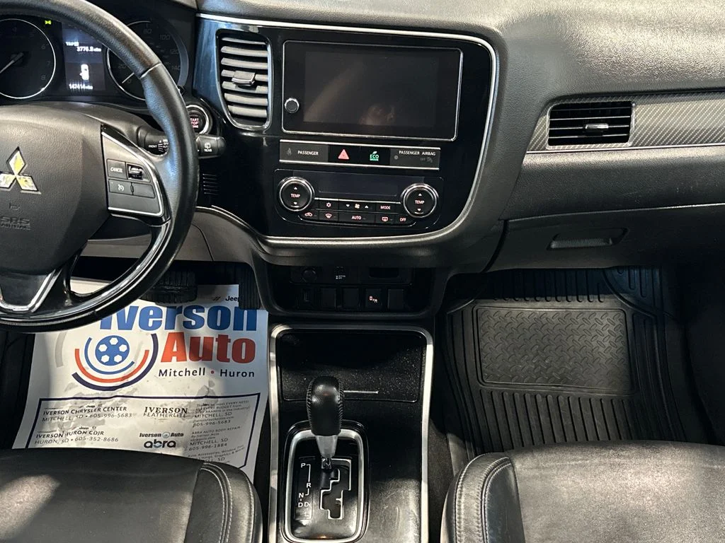 Used 2019 Black Mitsubishi ES image 27