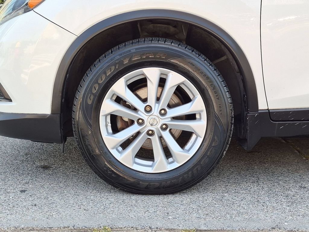 Used 2014 White Nissan SV image 26