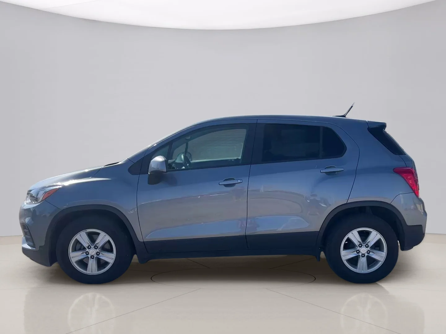 Used 2020 Gray Chevrolet LS image 2