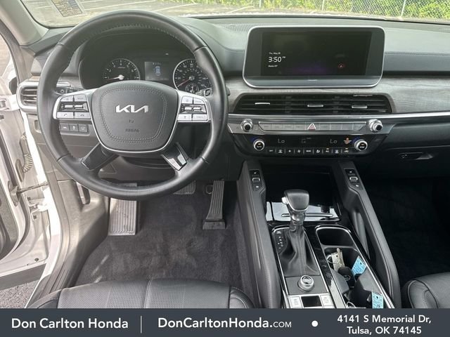 Used 2022 White Pearl Kia EX image 18
