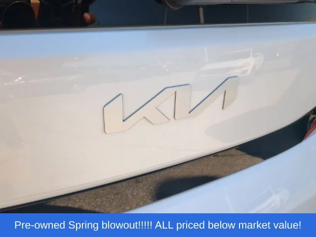Used 2022 White Kia LX image 11