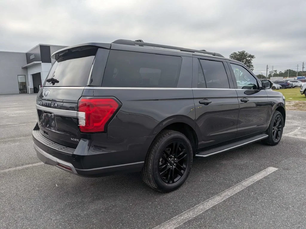Certified Used 2022 Dark Matter Metallic Ford XLT image 3