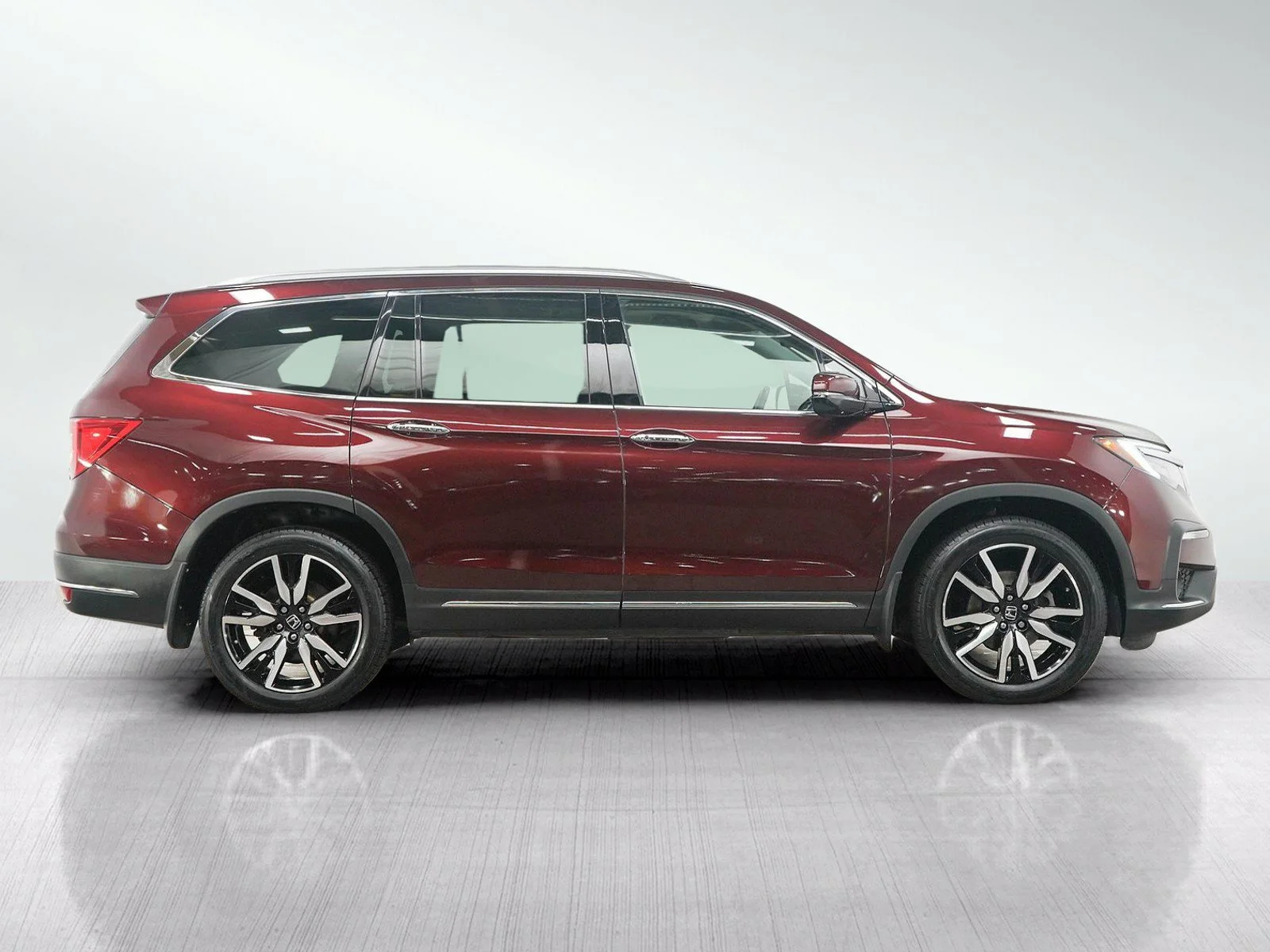 Used 2020 Deep Scarlet Pearl Honda Touring 8-Passenger AWD image 6