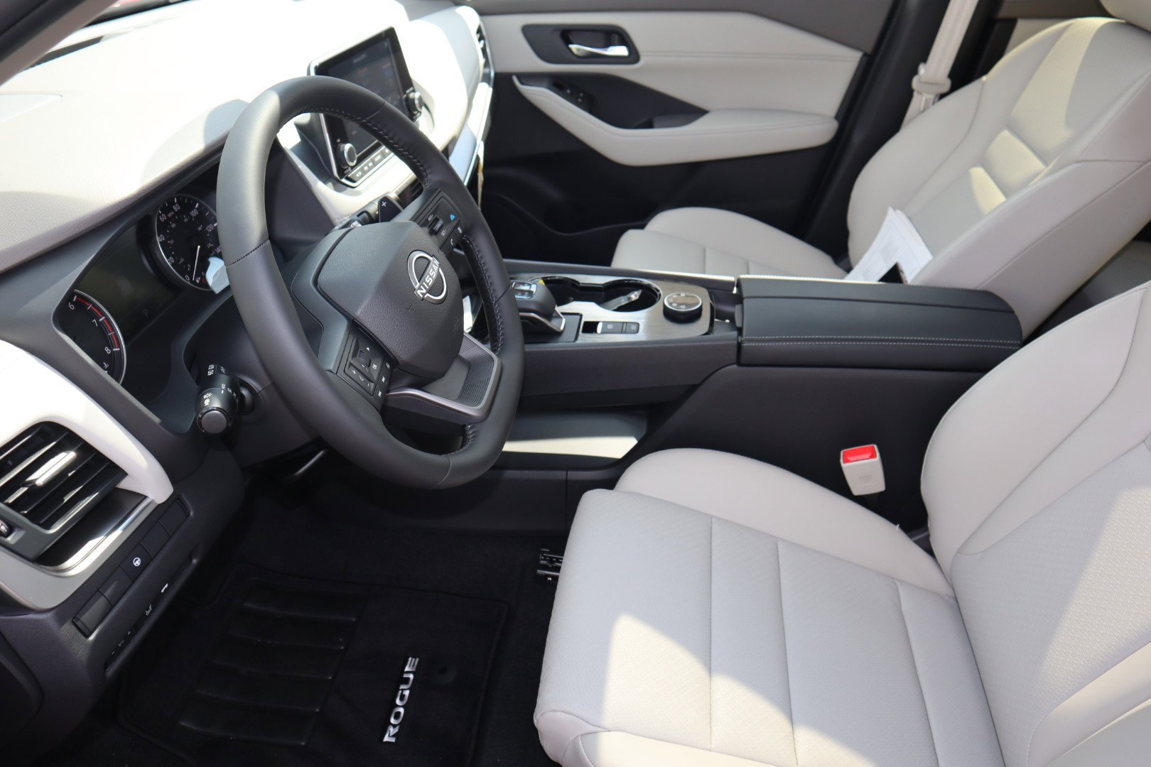 2026 Nissan Rogue SV - Photo 9