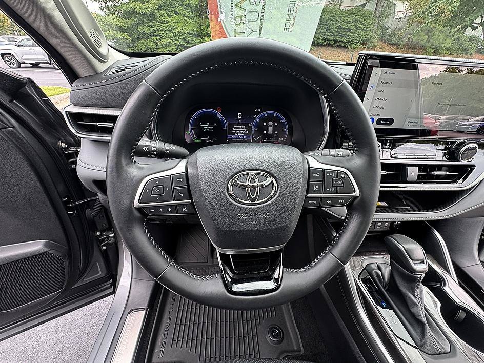 Used 2025 Heavy Metal Toyota Hybrid Platinum image 15
