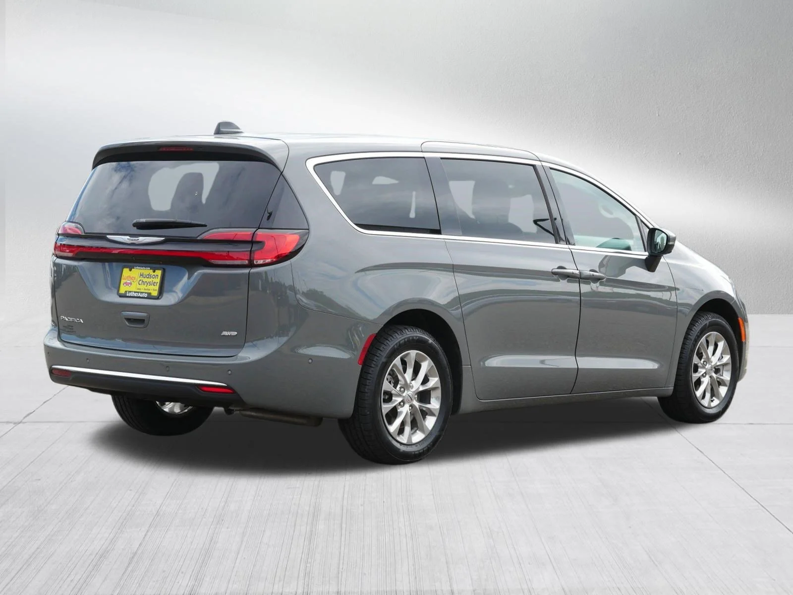 Used 2023 Ceramic Gray Clearcoat Chrysler Touring L image 7