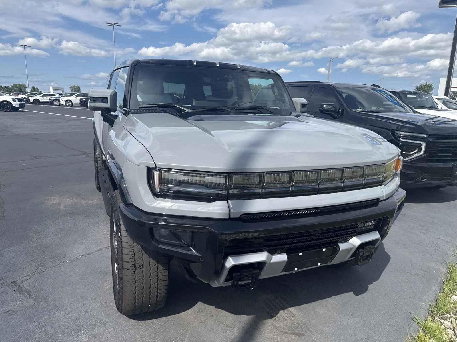 Used 2025 Meteorite Metallic (Grey) GMC 3X image 6