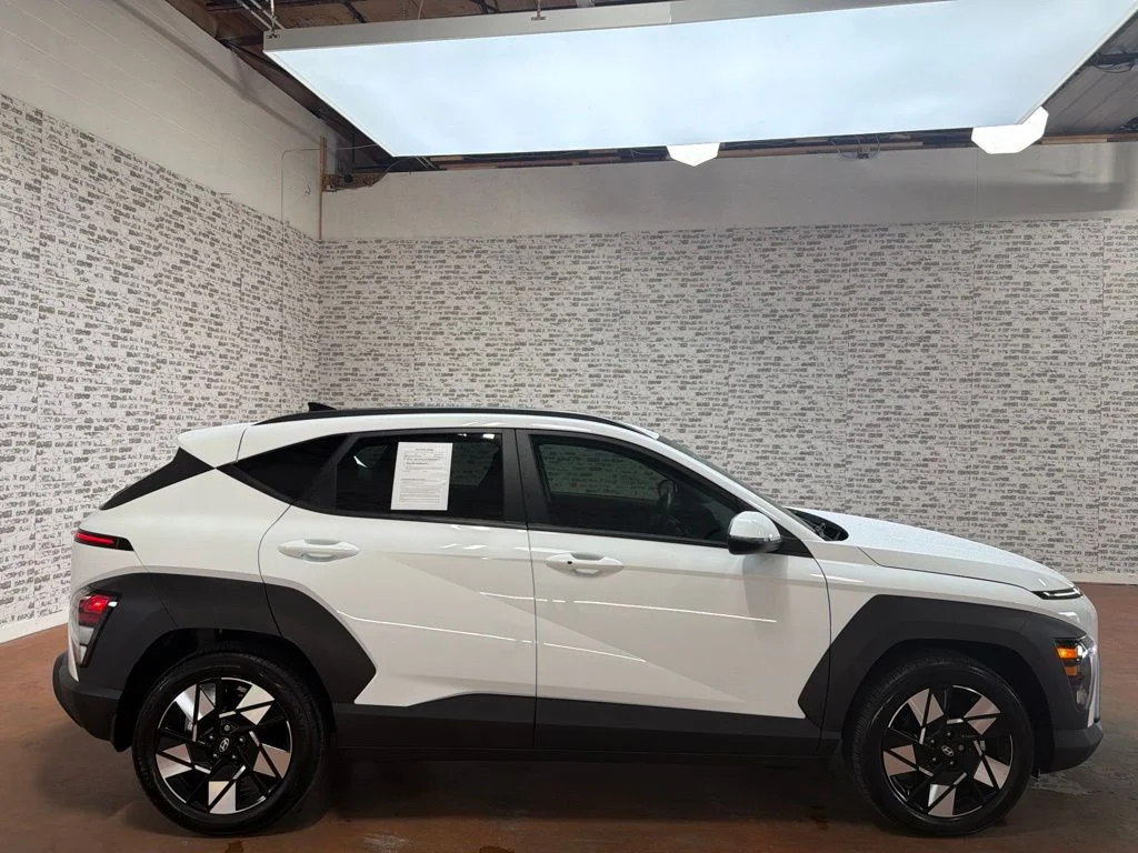 Used 2025 Atlas White Hyundai SEL image 8