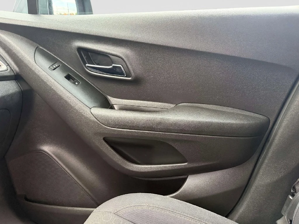 Used 2020 Gray Chevrolet LS image 23