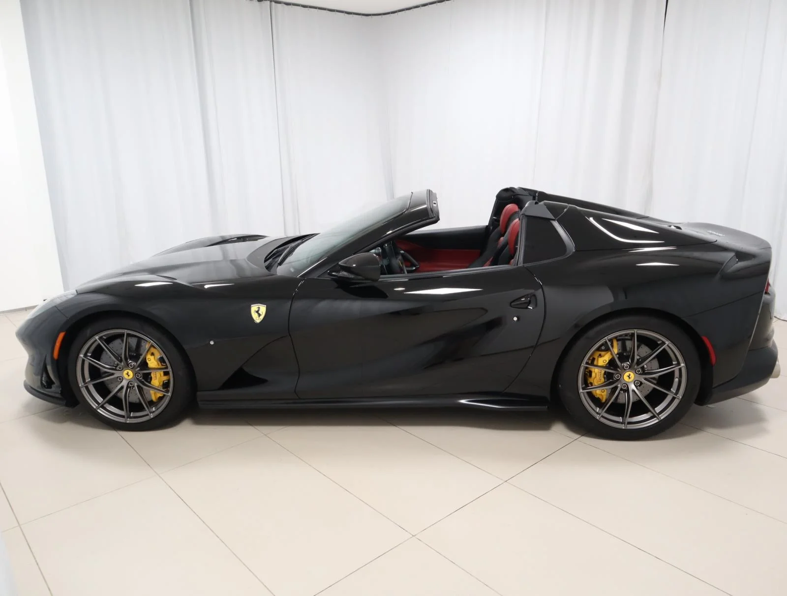 Used 2021 Nero Ferrari Convertible image 16
