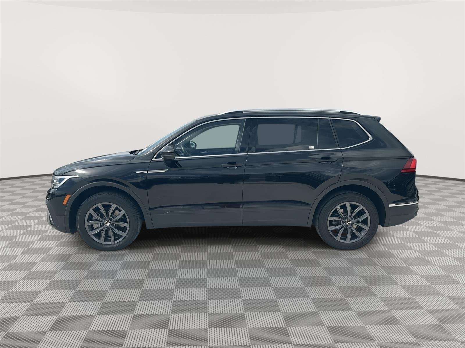 Used 2023 Deep Black Pearl Volkswagen SE image 12