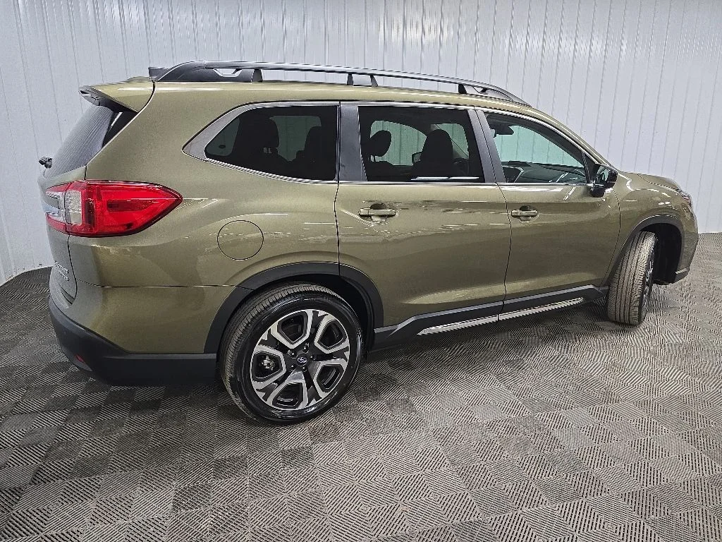 Used 2025 Green Metallic Subaru Limited image 3
