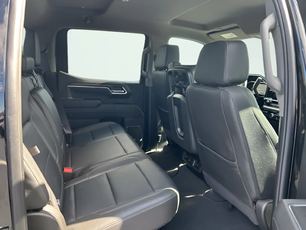 2025 GMC Sierra 1500 SLT - Photo 13