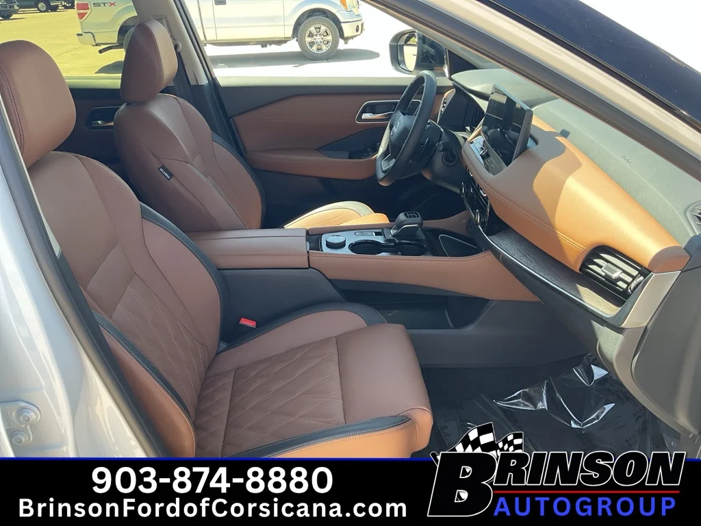 Used 2026 Everest White Pearl/Super Black Nissan Platinum image 23