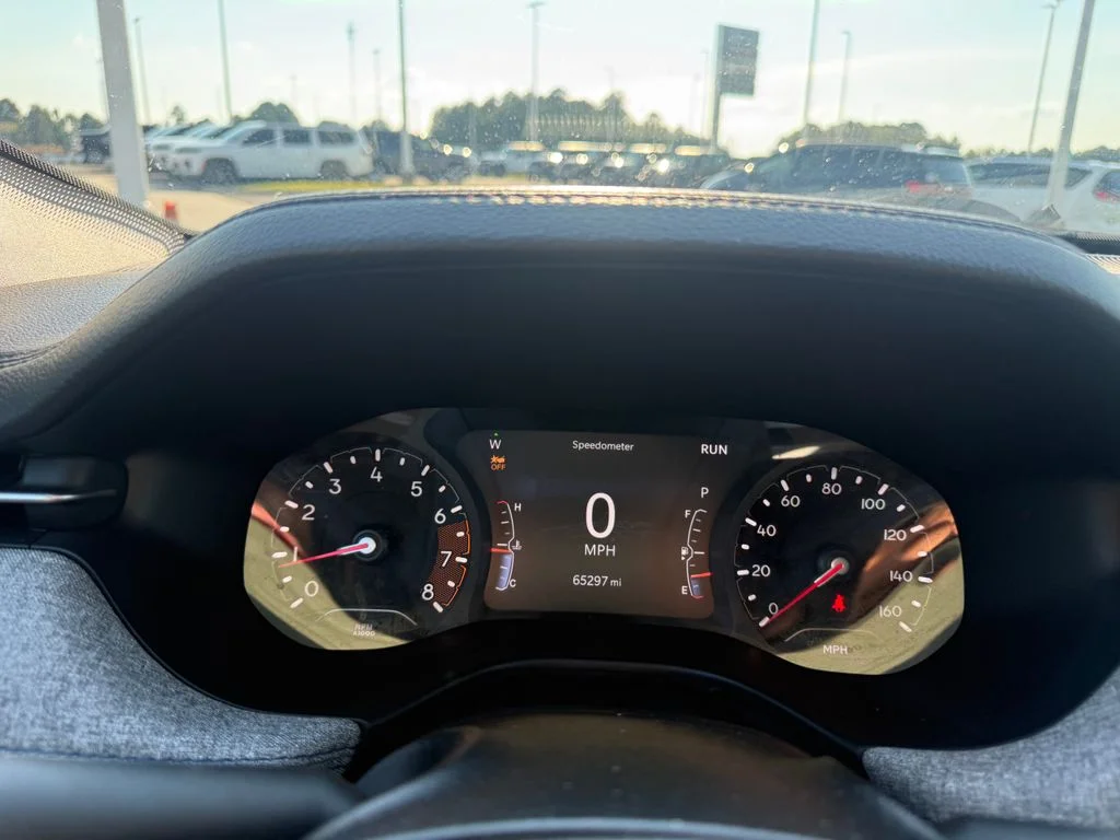 Used 2024 White Jeep Latitude image 15