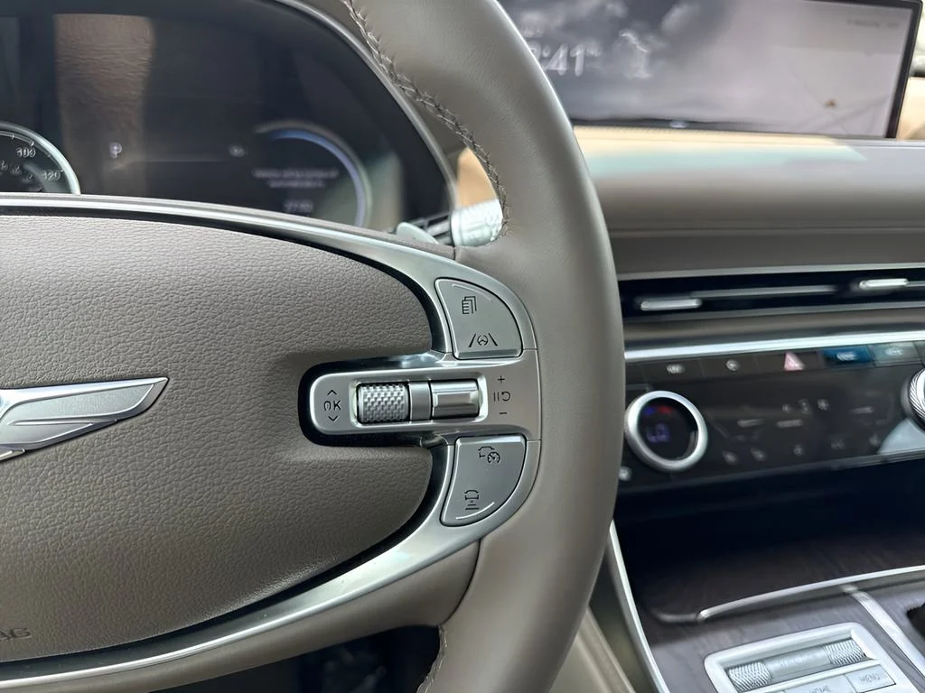 Used 2023  Genesis  image 19