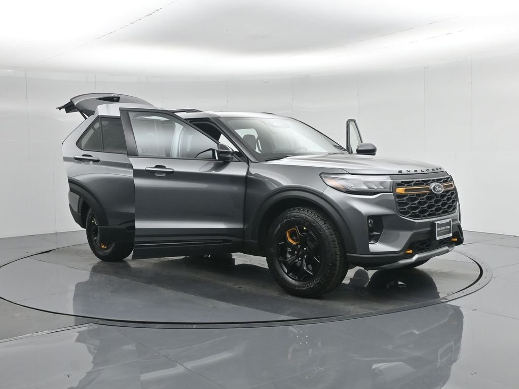 New 2026 Carbonized Gray Metallic Ford Tremor image 39