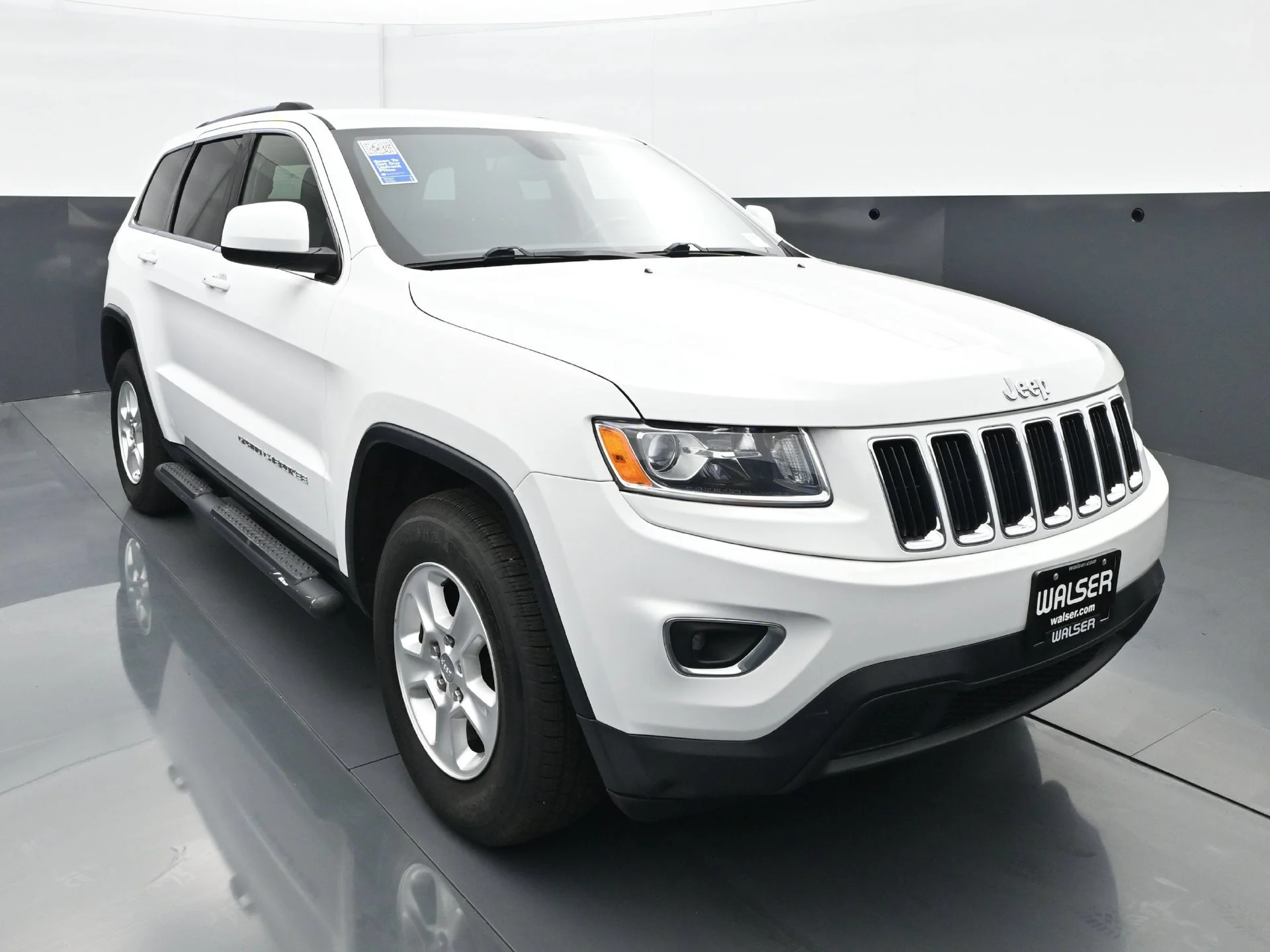 Used 2015 Bright White Clearcoat Jeep Laredo image 9