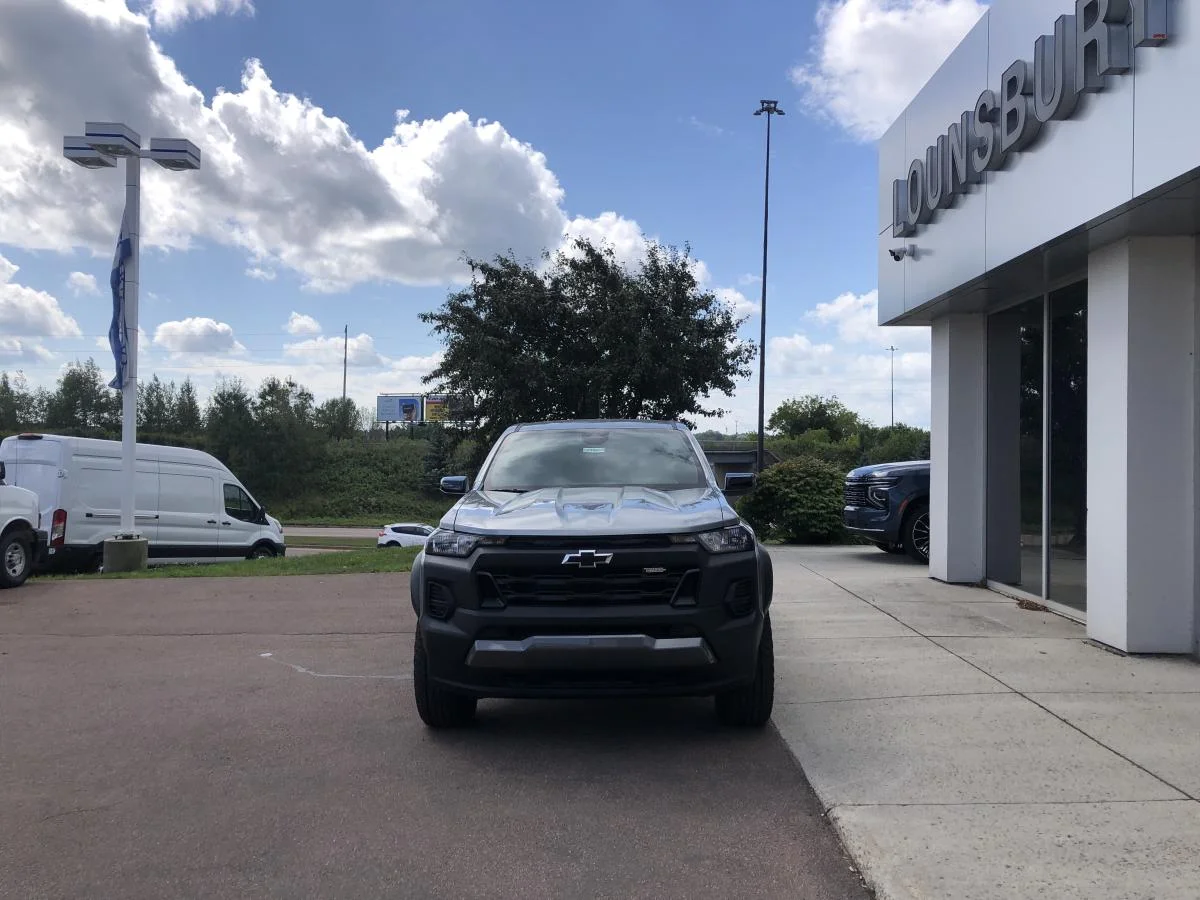 New 2026 Grey Chevrolet 4wd Crew Cab Trail image 4