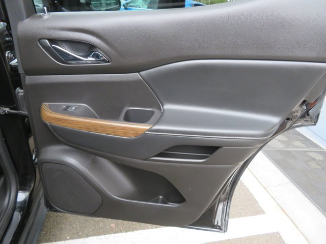 Used 2019 Ebony Twilight Metallic GMC SLE image 9